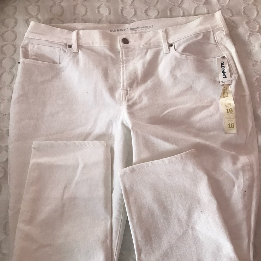 NEVER WORN NEW CURVY PROFILE JEANS